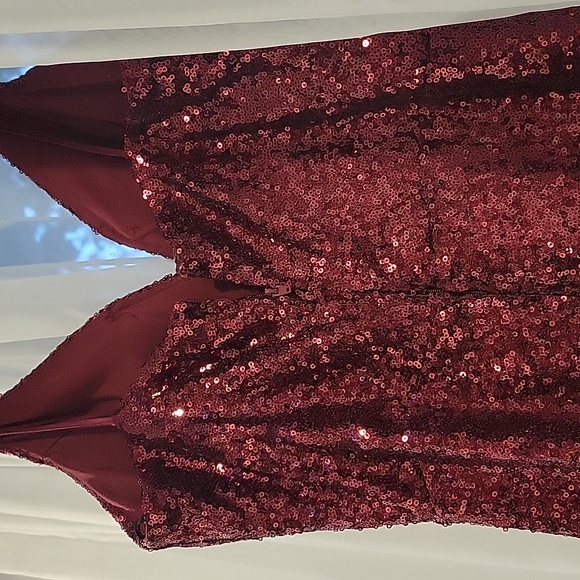 Maroon sequin gown Suze 9/10 - Picture 4 of 5
